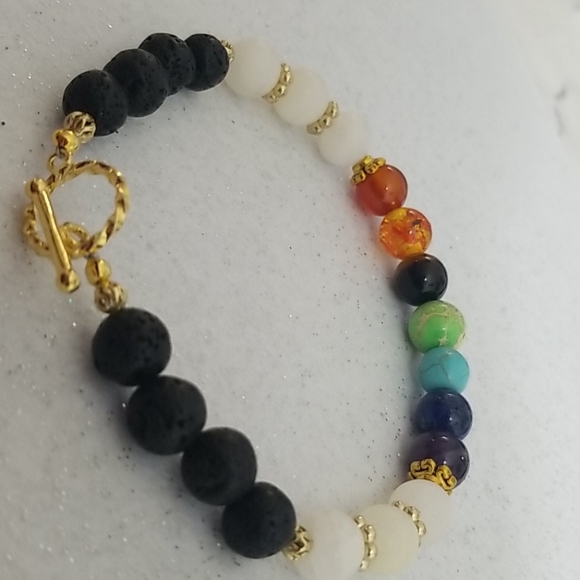 7 Chakra stone, white quartz beaded bracelet - Picture 6 of 8